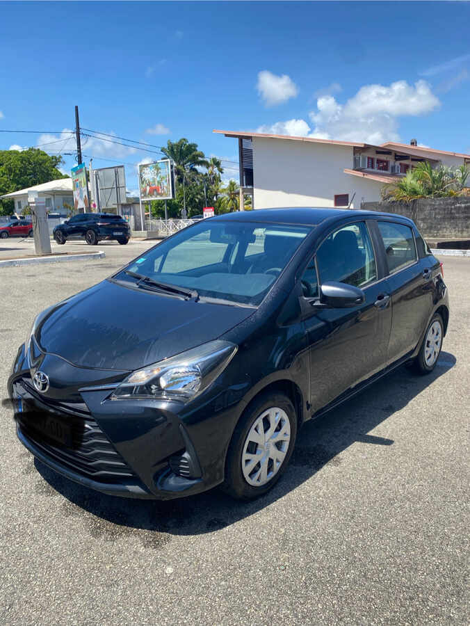 Toyota Yaris noire 1L 72CH (mai 2020) (Photo 4)